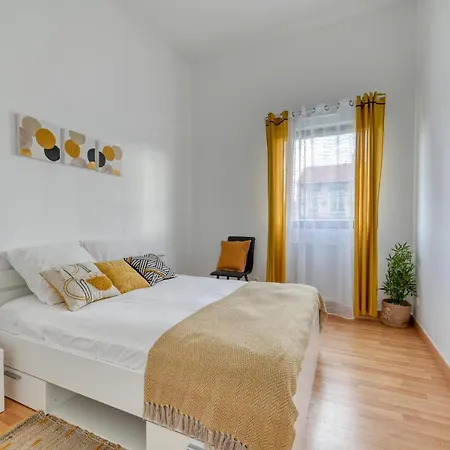 Duplex With Terrace And Parking In Lejlighed
